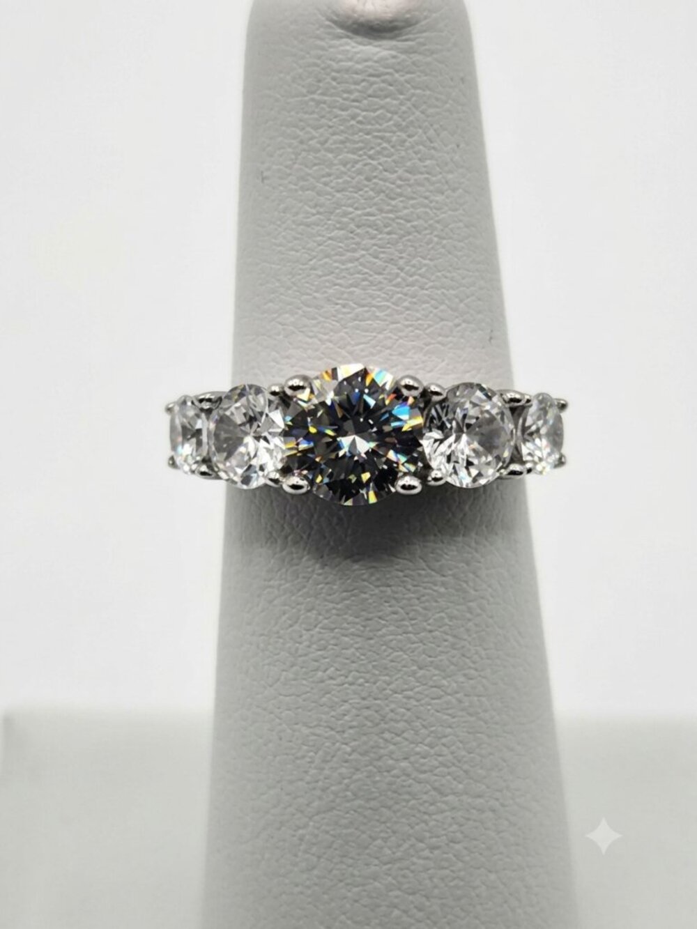 Moissanite 5 Stone Graduated Anniversary Ring S925 Size 5